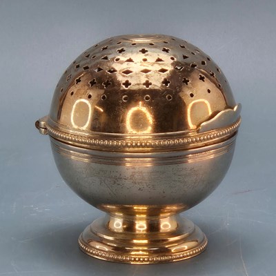 Lot 226 - A French silver soap box, the hinged lid of...
