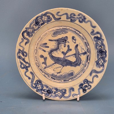 Lot 256 - Two 17th century Jingdezhen kraak blue and...