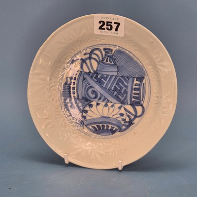 Lot 257 - A 17th century kraak blue and white dish...