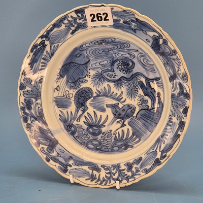 Lot 262 - A 17th century kraak blue and white dish...