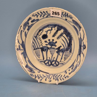 Lot 265 - A 17th century kraak blue and white dish...