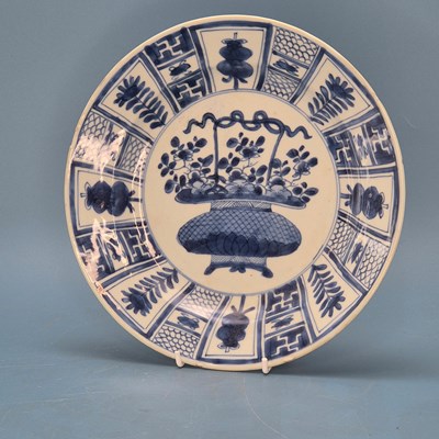 Lot 267 - Two late 17th century kraak blue and white...