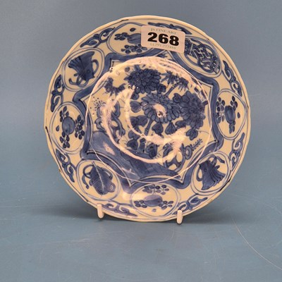 Lot 268 - A 17th century kraak blue and white dish...