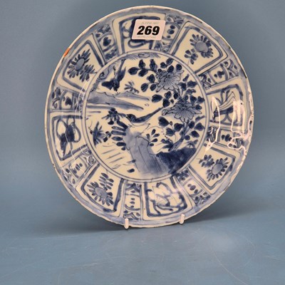 Lot 269 - A 17th century kraak blue and white dish...