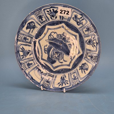 Lot 272 - Two 17th century kraak blue and white dishes,...