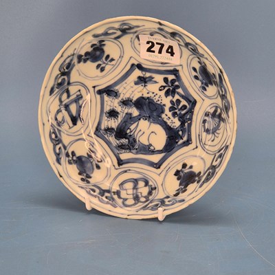 Lot 274 - A 17th century kraak blue and white dish...