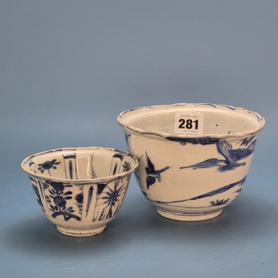 Lot 281 - A mid 17th century kraak type blue and white...