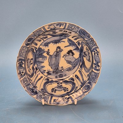 Lot 284 - A 17th century blue and white klapsmut bowl...
