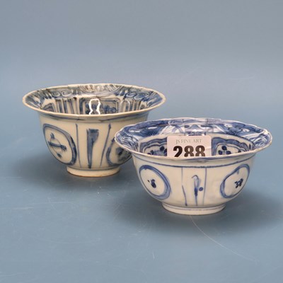 Lot 288 - A mid 17th century blue and white klapsmut,...