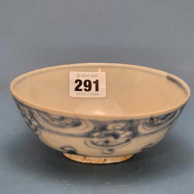 Lot 291 - A 17th century blue and white bowl painted...