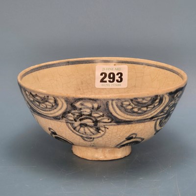 Lot 293 - A 17th century Zhanzhou blue and white bowl...