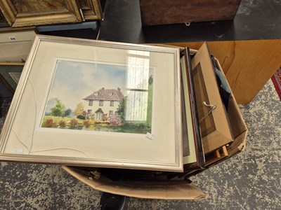 Lot 405 - A large collection of decorative furnishing...