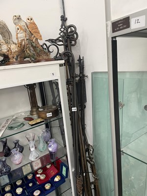 Lot 1120 - A collection of various metal curtain rails