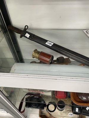 Lot 1191 - A 1913 bayonet and scabbard together with a...