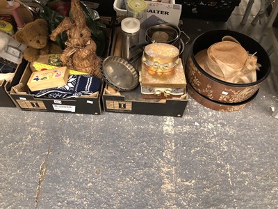 Lot 1219 - Kitchen wares, a boxed lady's hat, soft toys,...
