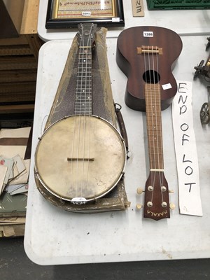 Lot 1386 - A Makala ukelele together with a 'Whirle' banjo