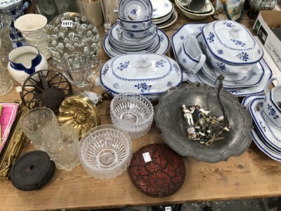 Lot 1417 - Spode Gloucester pattern dinner wares, a glass...