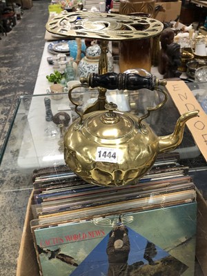 Lot 1444 - A brass kettle and a brass trivet