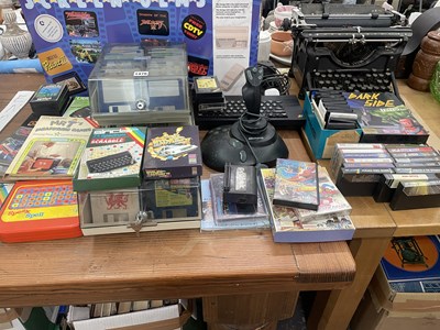 Lot 1476 - A boxed Amiga 500 computer, a Microsoft games...