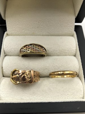 Lot 253 - Three 9ct hallmarked gold rings, a buckle ring,...