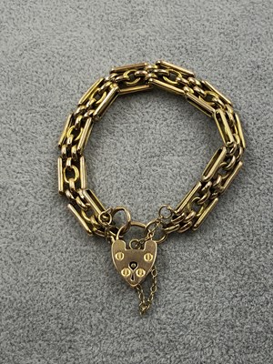 Lot 262 - A 9ct hallmarked gold gate bracelet complete...