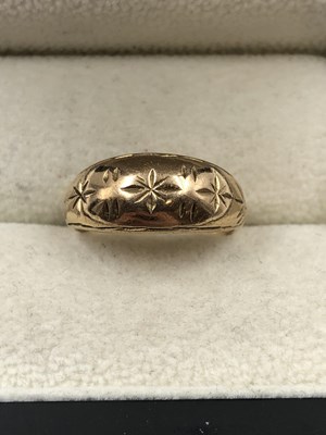 Lot 267 - A vintage bump band ring. Unhallmarked,...