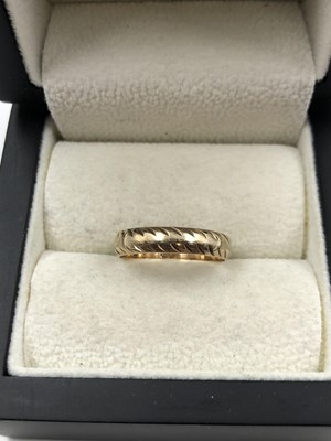 Lot 281 - A 9ct hallmarked gold wedding ring. Size L....