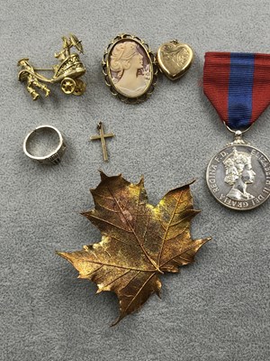Lot 288 - A 9ct stamped gold cross, an unhallmarked 9ct...