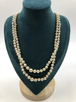 Lot 291 - A two-row graduated strand of Ciro pearls and...