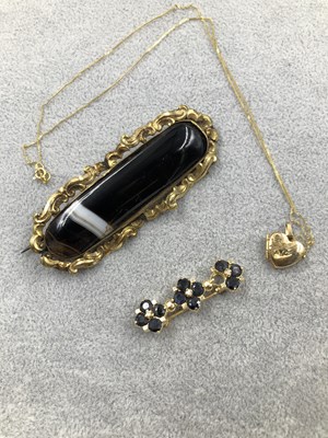 Lot 296 - A vintage banded agate brooch, a 9ct stamped...