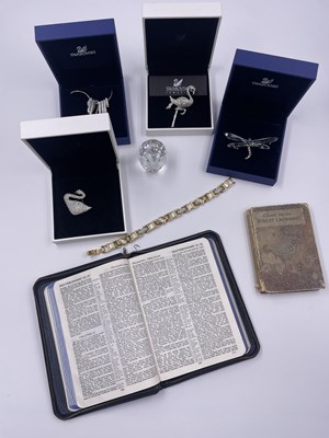 Lot 322 - A collection of boxed Swarovski jewellery, a...