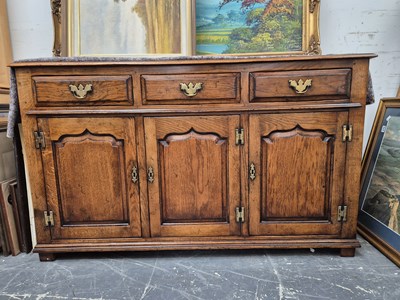 Lot 501 - A Good quality Georgian style oak three door &...