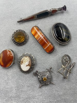 Lot 324 - A collection of vintage brooches including...