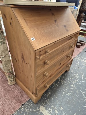 Lot 511 - A modern pine bureau.