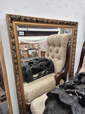 Lot 521 - A decorative gilt framed wall mirror.