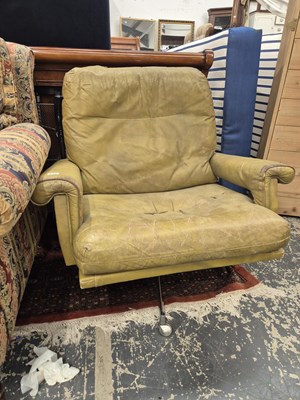 Lot 530 - A retro mid century leather upholstered swivel...