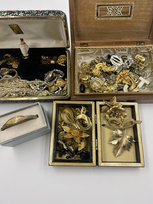Lot 328 - Vintage costume jewellery, some pieces with...