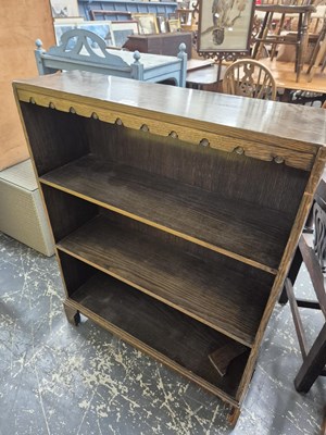 Lot 591 - A small oak bookcase