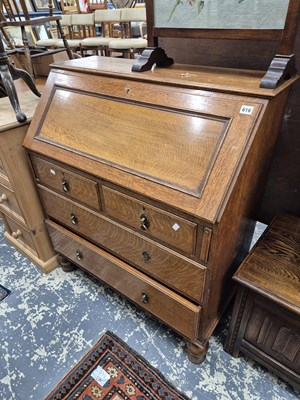 Lot 616 - An oak Bureau.