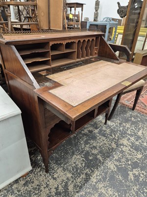 Lot 623 - An Edwardian mahogany small bureau.