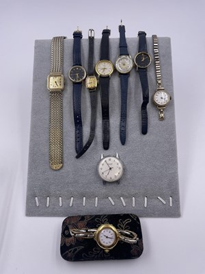 Lot 332 - A vintage 18ct hallmarked gold wrist watch the...