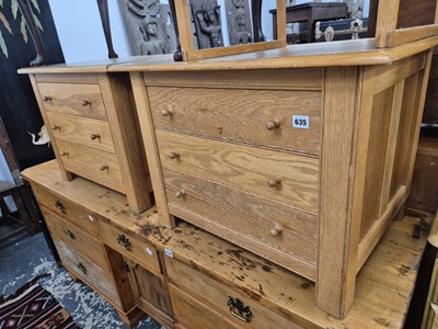 Lot 635 - A pair of oak 3 drawer small bedside chests. H...