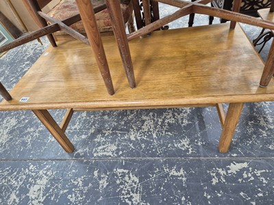 Lot 647 - An oak coffee table.