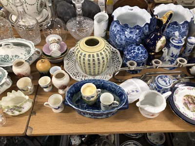Lot 1494 - Blue and white and other decorative ceramics,...