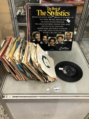 Lot 1513 - LP and 45rpm single records: pop and easy...