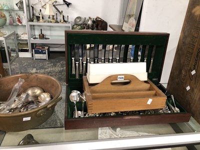 Lot 1535 - A canteen and some loose electroplate cutlery,...