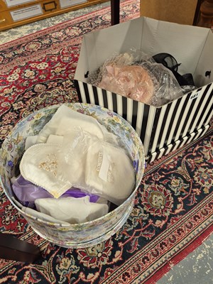 Lot 681 - Various hats