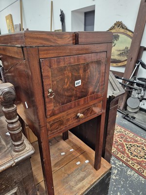 Lot 697 - A George III mahogany small lift top wash stand.