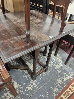 Lot 738 - A small oak gateleg table.