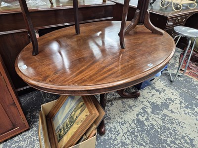 Lot 758 - A Victorian tilt top breakfast table.